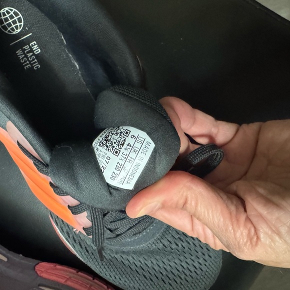 NWOT Black Pink Orange Adidas Bounce Athletic Sneakers tried in house only once. - Picture 5 of 7